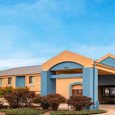 Oyo Hotel Lincoln Airport Ne, Hwy 80 エクステリア 写真