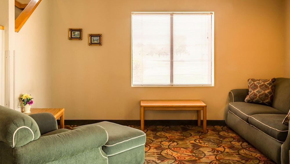 Oyo Hotel Lincoln Airport Ne, Hwy 80 エクステリア 写真