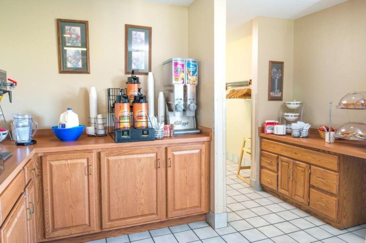 Oyo Hotel Lincoln Airport Ne, Hwy 80 エクステリア 写真