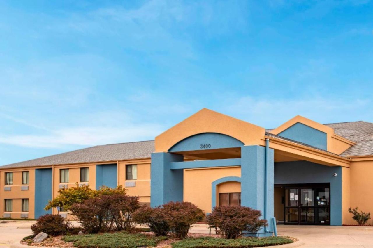 Oyo Hotel Lincoln Airport Ne, Hwy 80 エクステリア 写真