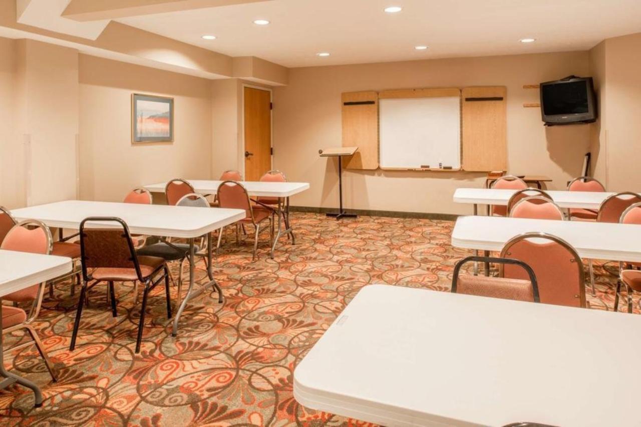 Oyo Hotel Lincoln Airport Ne, Hwy 80 エクステリア 写真